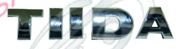 EMBLEMA NISSAN TIIDA - CROMADO